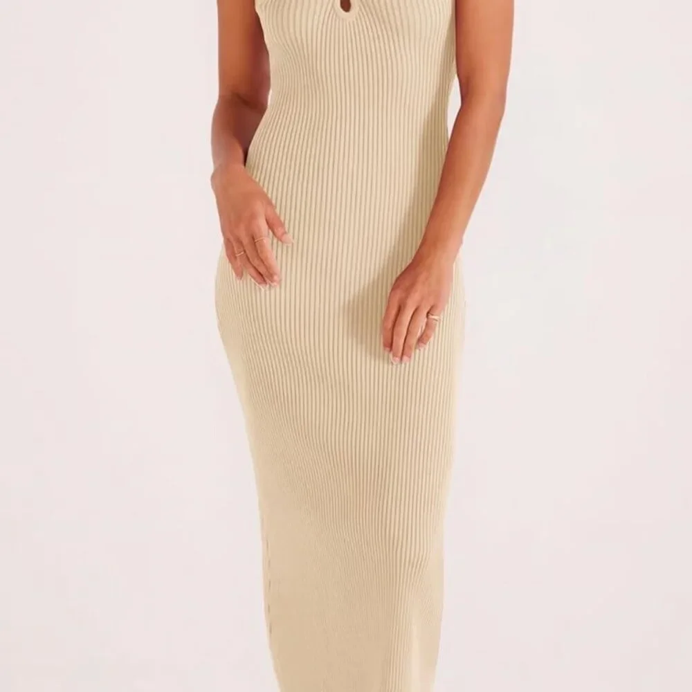 Dress - Picture 2 of 5